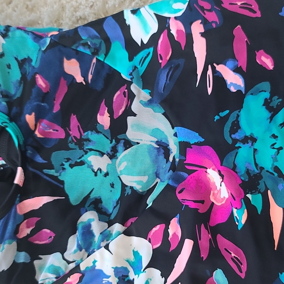 mesh underwire one piece  swimsuit size S/ CH  ( 4-6) black flower  on it - Picture 4 of 4